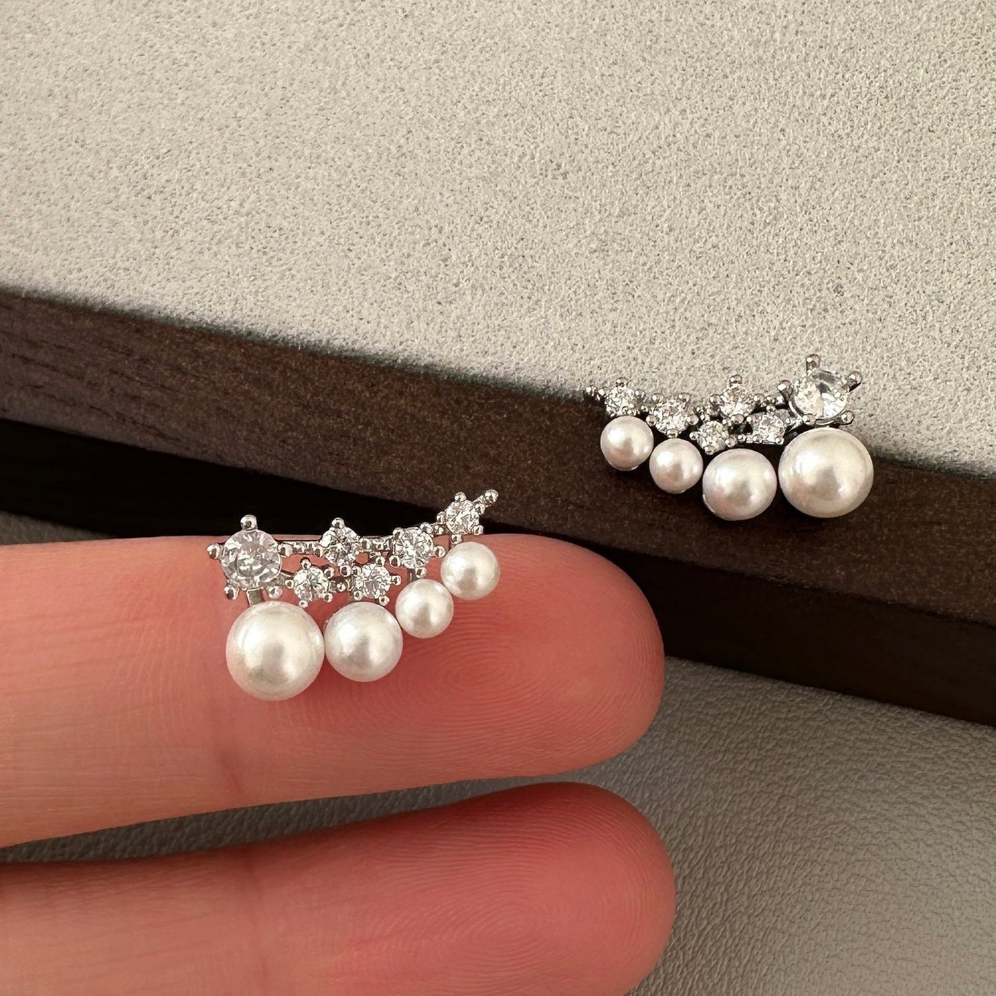 Women's Style Refined Zircon Flower Pearl Light Luxury High-grade Ear Earrings