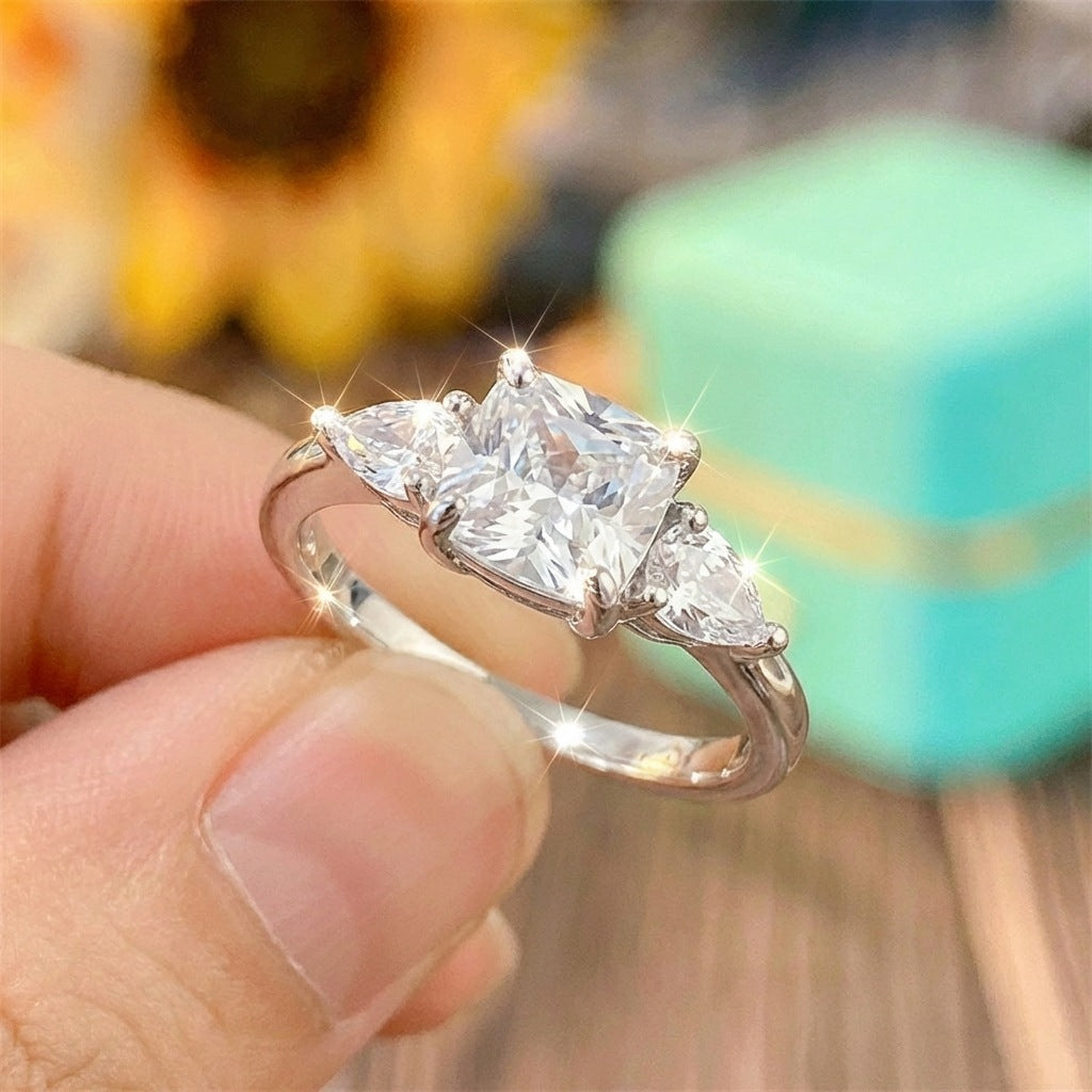Women's Retro Elegant Copper Inlaid Zirconium High-grade Light Luxury Palace Style Ring