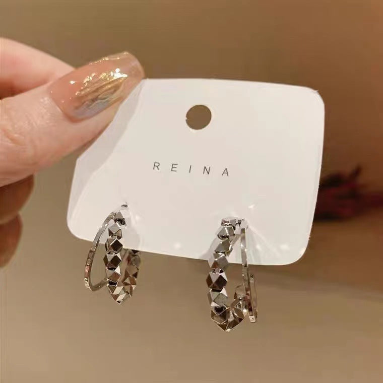 Women's Metallic Broken Sier Ear Special Interest Earrings
