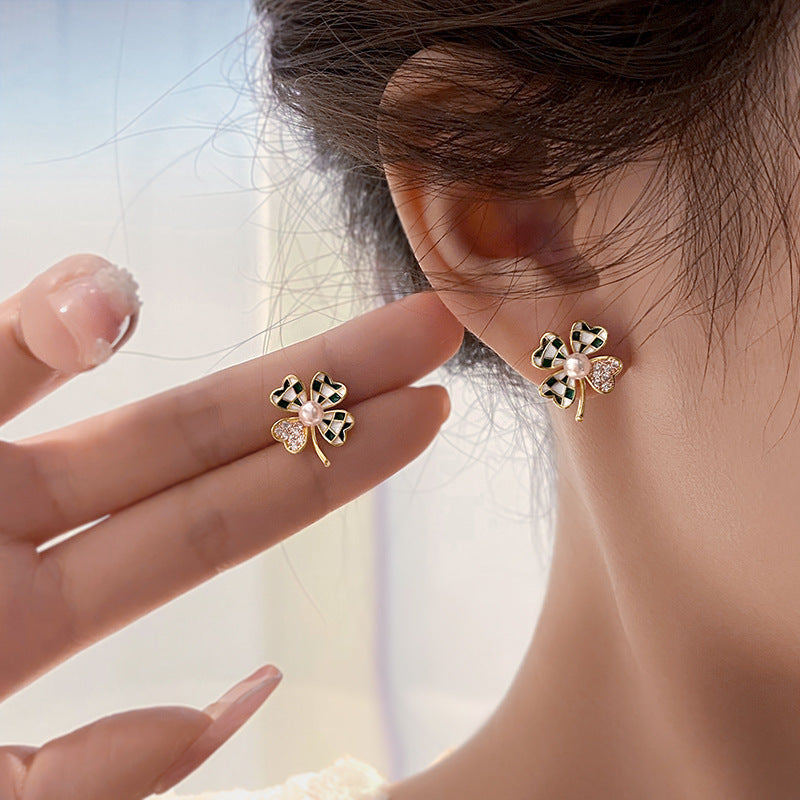 Women's Niche Design Simple Rhinestone High-grade Temperament Earrings