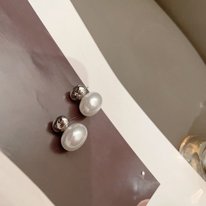 Women's Sier Needle French Style Retro Design Oval Shell Pearl Stud Earrings