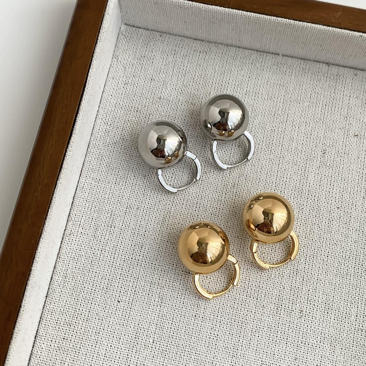 Brass Golden Ball Female Niche Retro Earrings