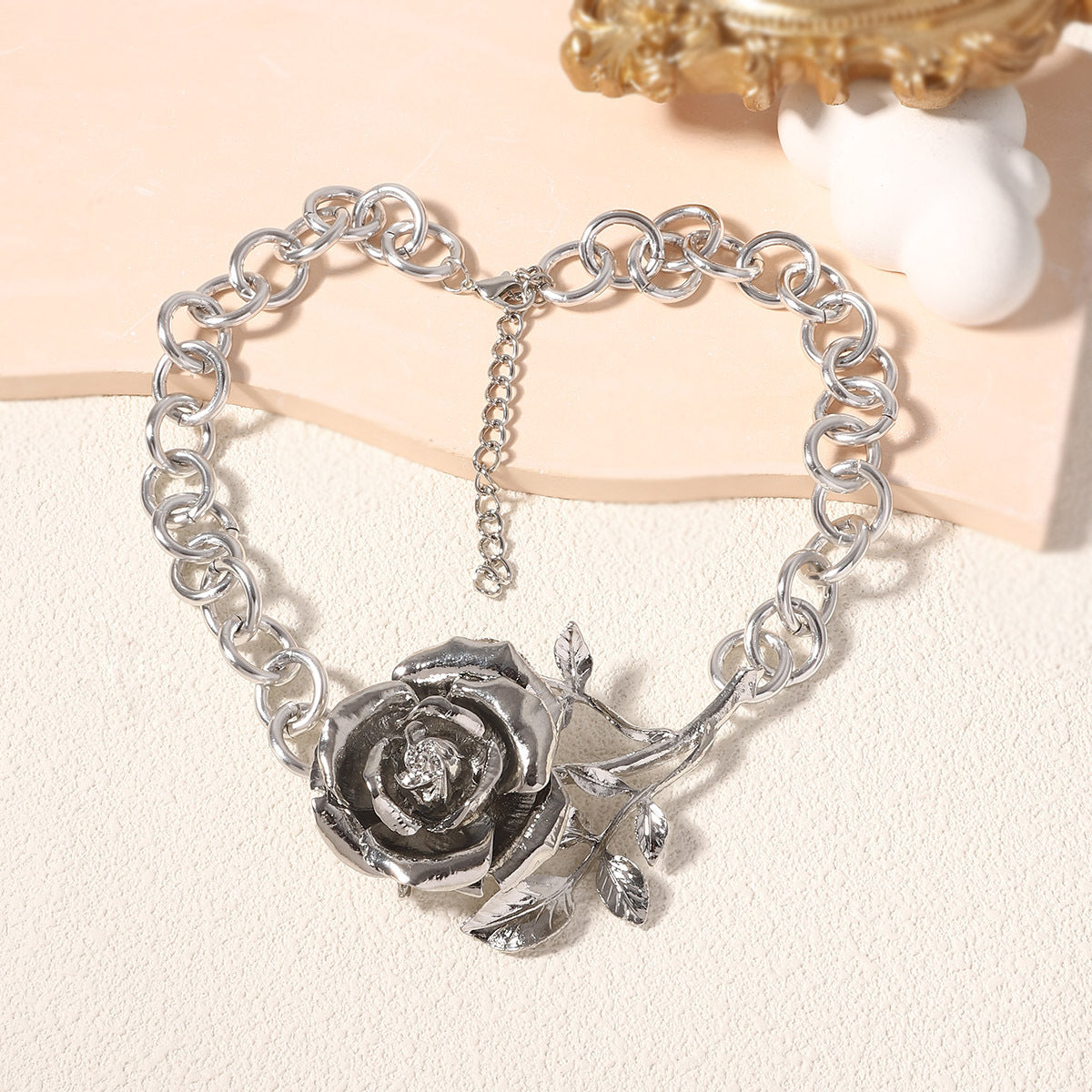 Fashion Creative Design Sense Three-dimensional Exaggerated Alloy Rose Necklaces