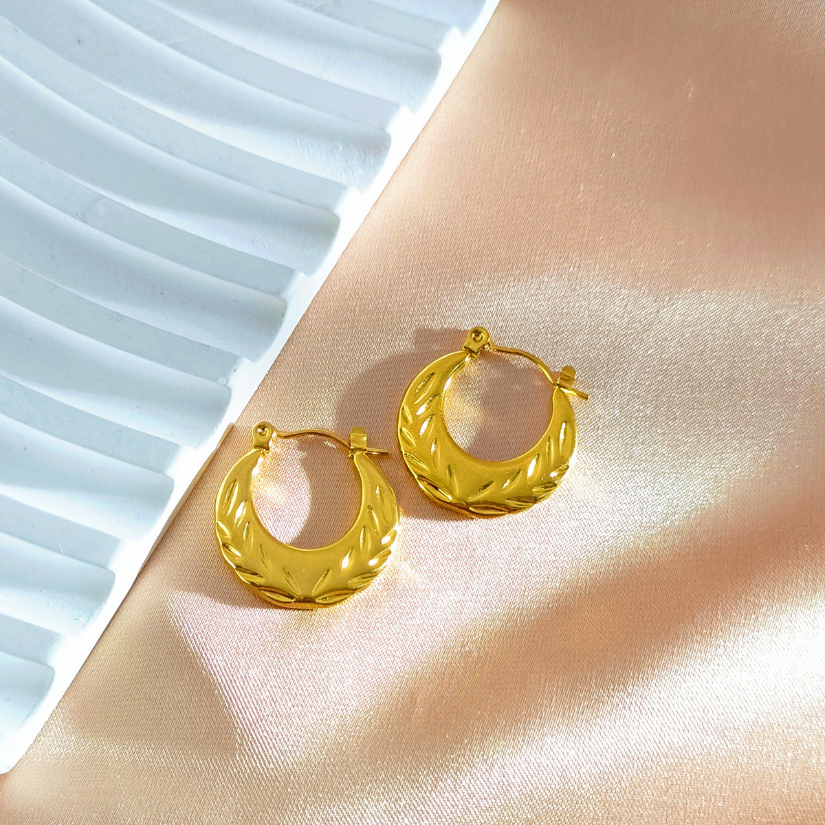 High-grade Light Luxury Ear Clip Electroplated Earrings