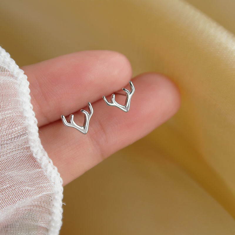 Women's Sterling Sier Simple Petite Niche Design Earrings