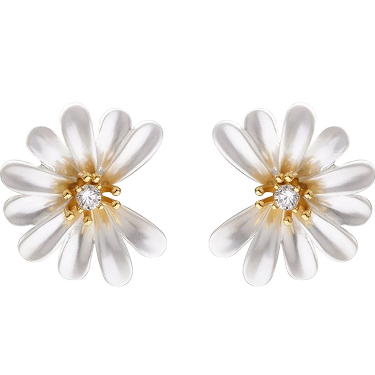 Super Beautiful White Flower Summer High-grade Female Stud Earrings