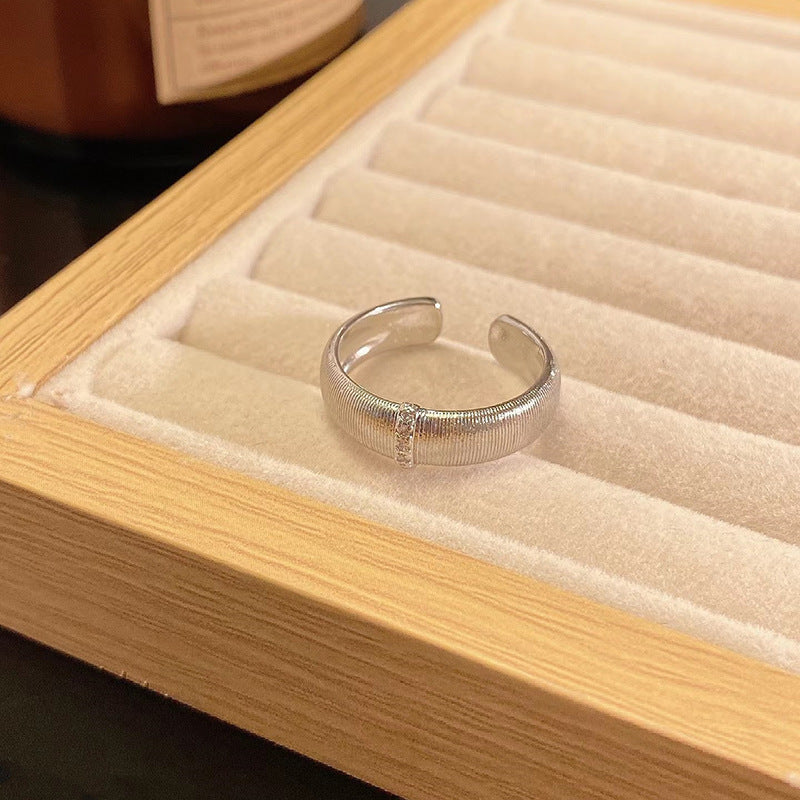 Women's Retro Brushed Fine Wide Light Luxury Rings