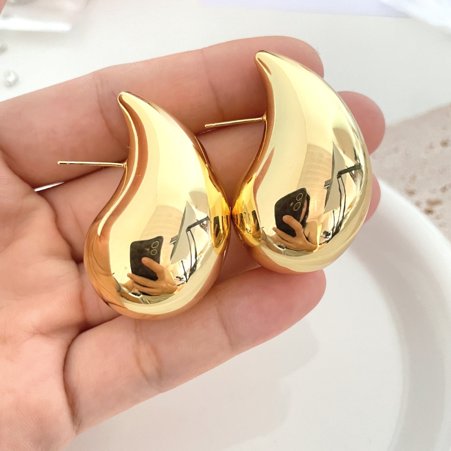 Exaggerated Hollow Water Drop Niche Personality Earrings