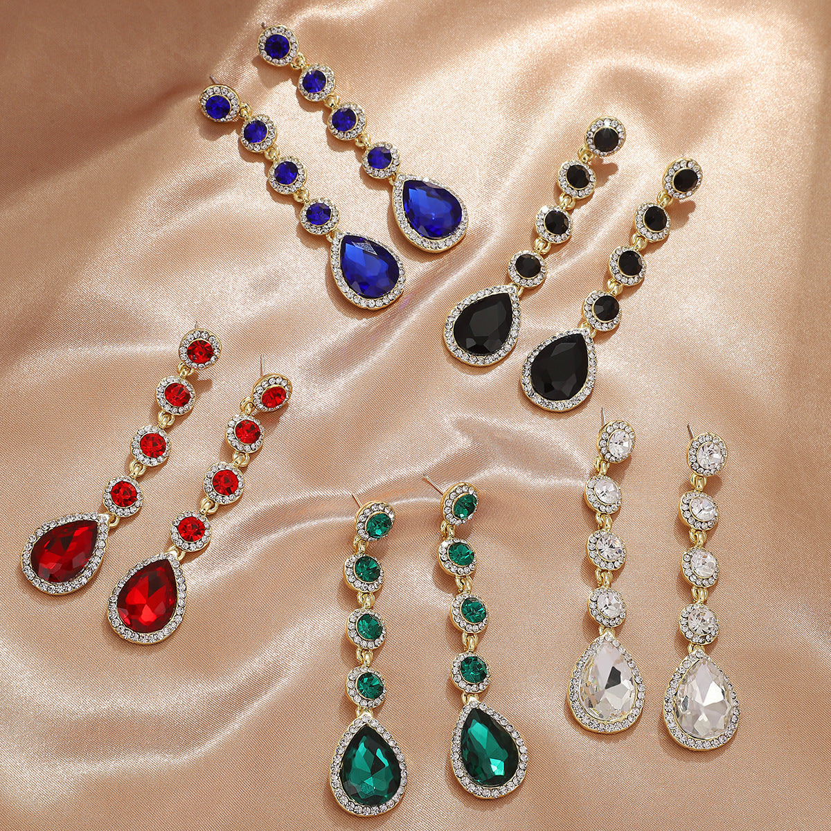 Women's High Profile Retro Palace Style Rhinestone Long Dinner Luxury Earrings