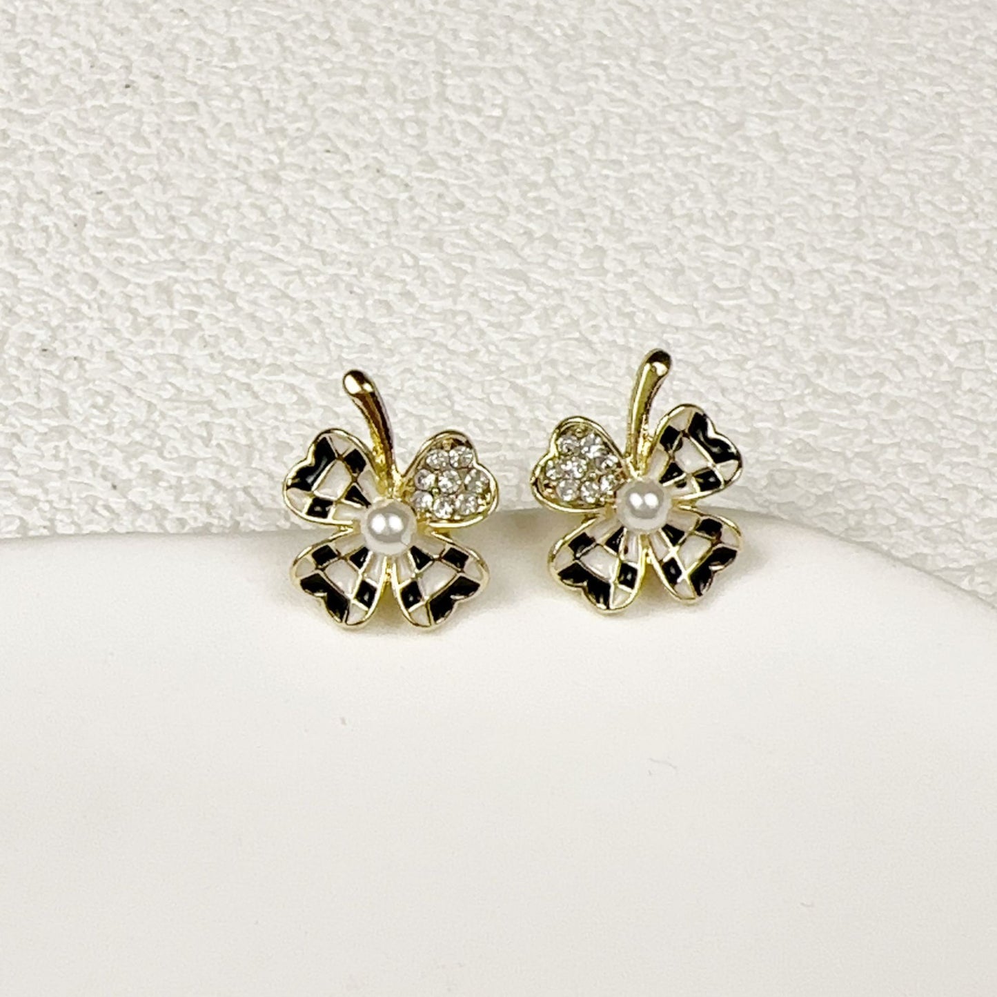 Women's Light Luxury Chessboard Plaid Love Heart Earrings
