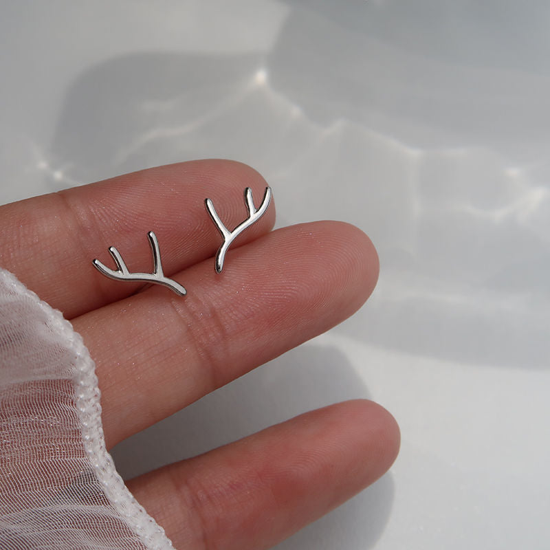 Women's Sterling Sier Simple Petite Niche Design Earrings