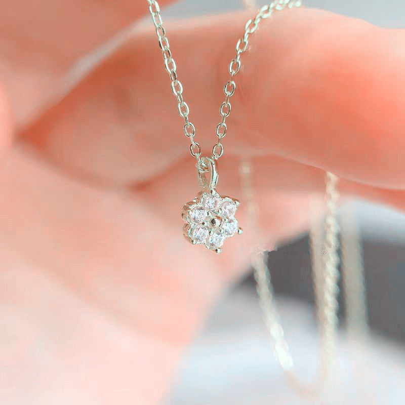 Sier Petal Small Gold Plated Light Necklaces