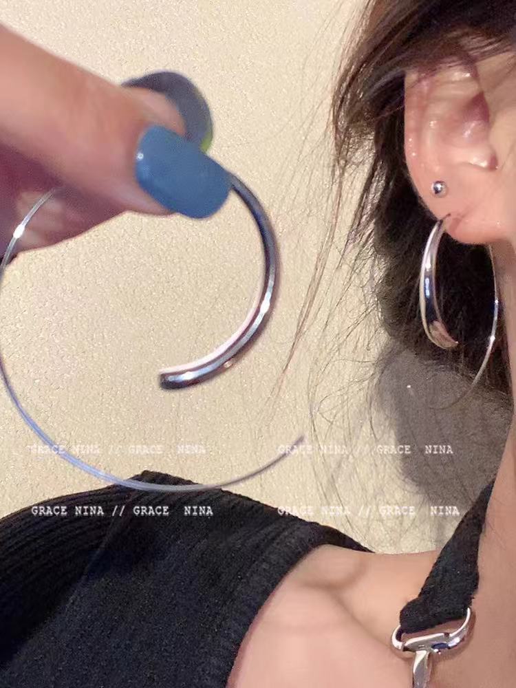 Women's Style High-grade Large Hoop Light Luxury Ear Clip Earrings