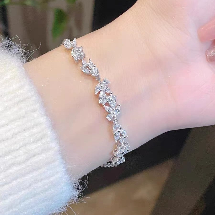 Female Light Luxury Minority Design High Sense Zircon Smile Clavicle Necklaces