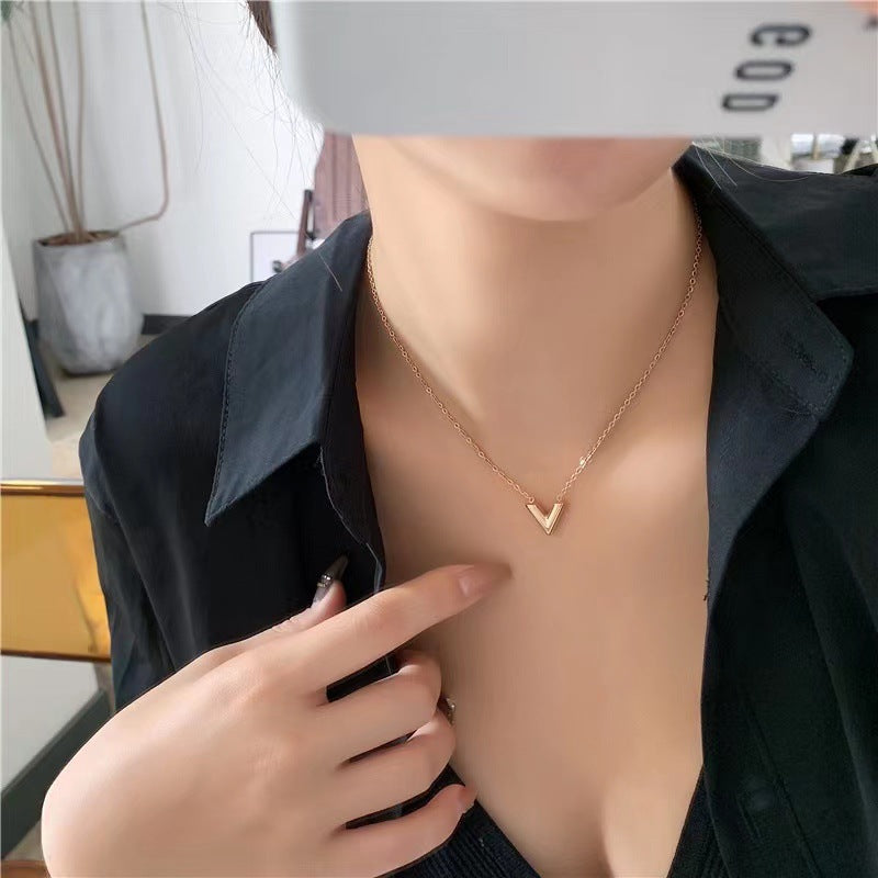Female Light Luxury Titanium Steel Glossy Necklaces