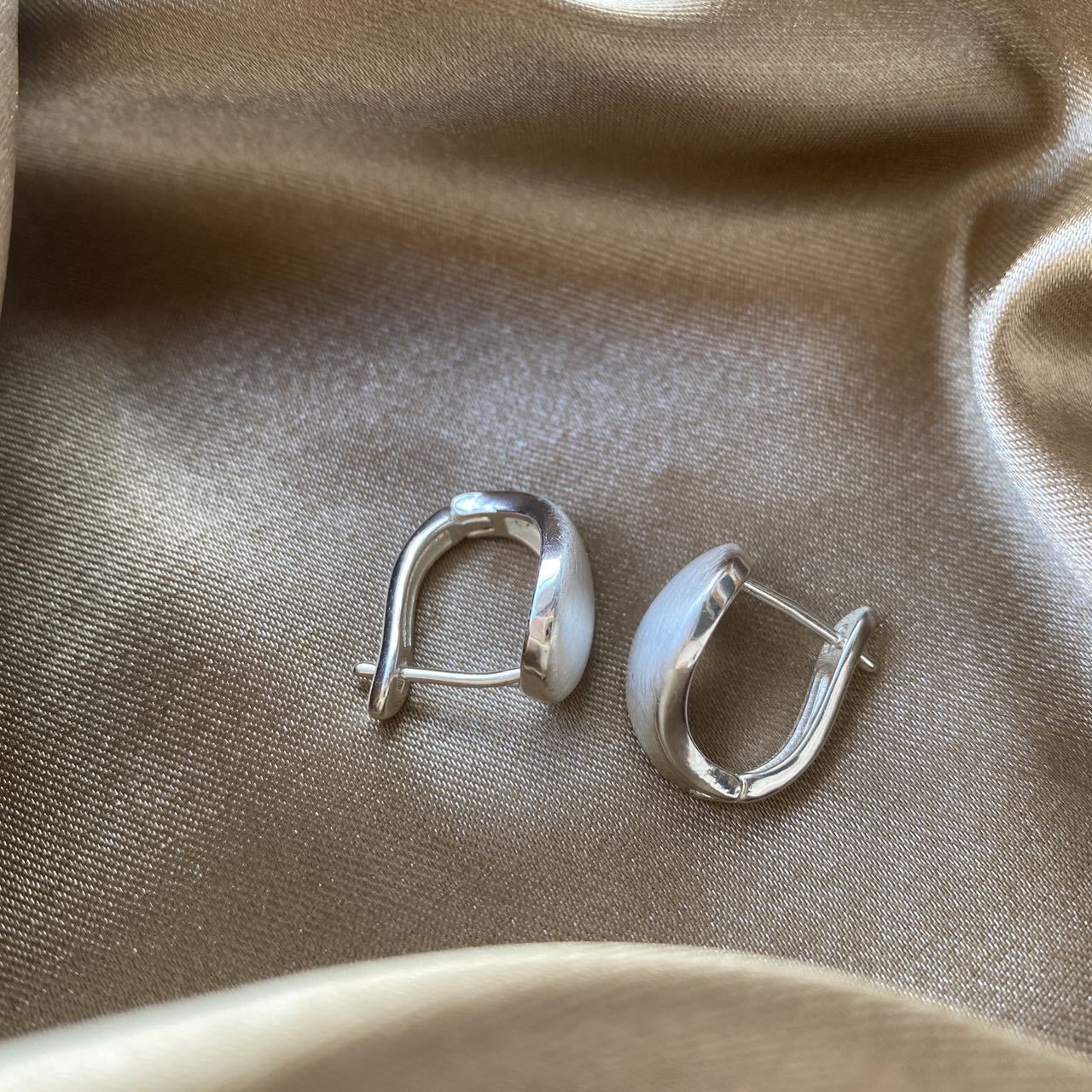 Women's Metal Simplicity Geometric Cold Style High-grade Light Luxury Earrings