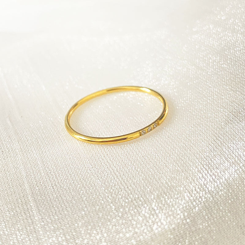 Small Diamond In The Debris Single Three Female Twin Light Rings