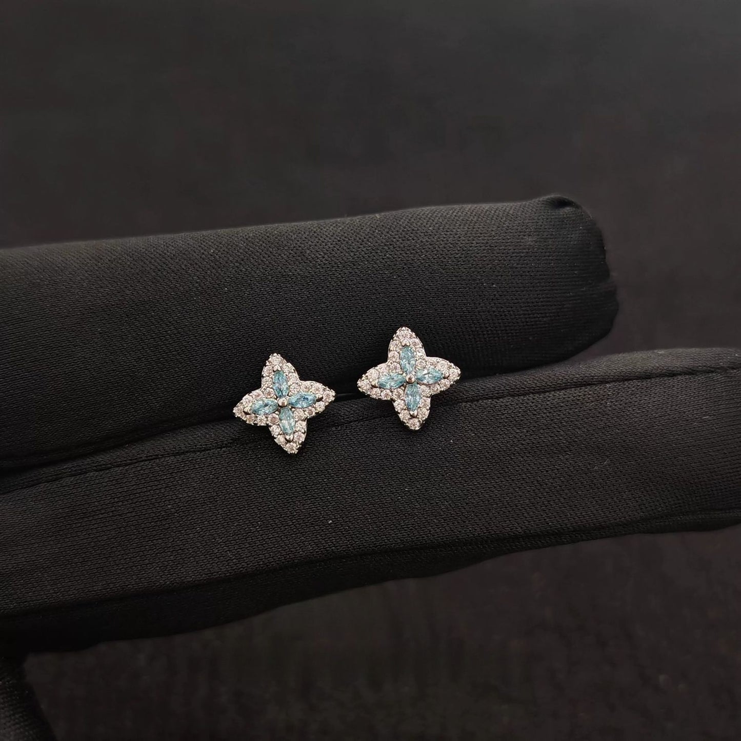Women's Spiral Temperament Flash Four Leaf Clover Ear Tooth Mouth Bone Stud Earrings