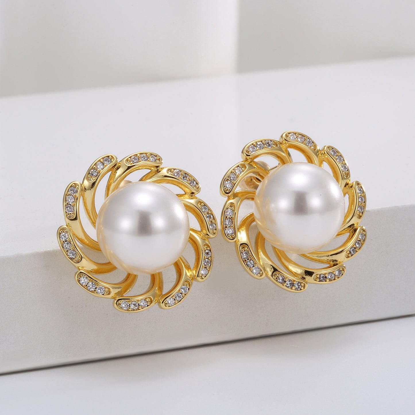 Women's Aloofness Style Suit Design Delicate Diamond Elegant Earrings
