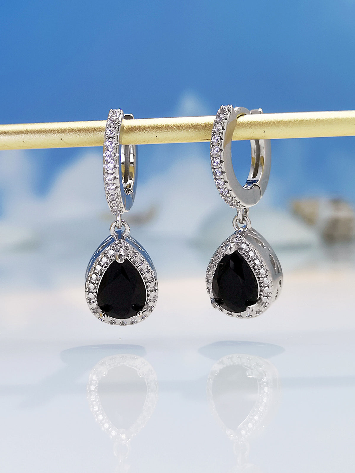 Women's High-grade Light Luxury Blue Crystal Drop-shaped Earrings