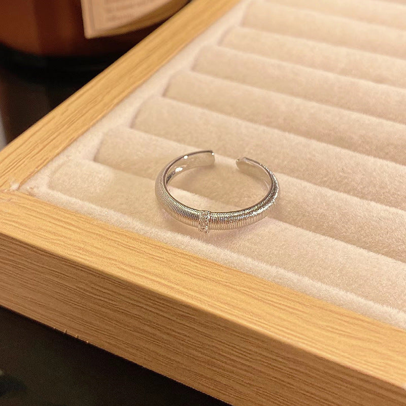 Women's Retro Brushed Fine Wide Light Luxury Rings