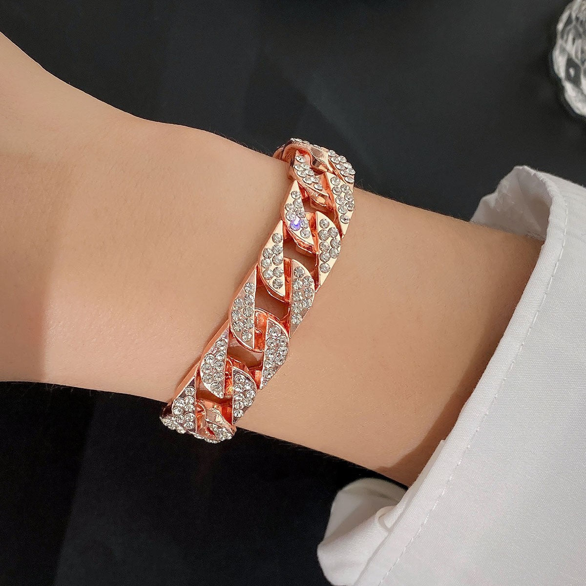 Pretty Women's Diamond Retro Light High-grade Bracelet