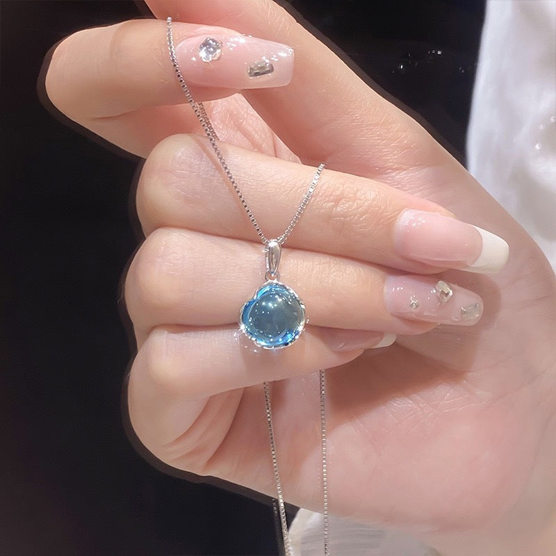 Women's Design High-grade Simple Clavicle Chain Light Necklaces