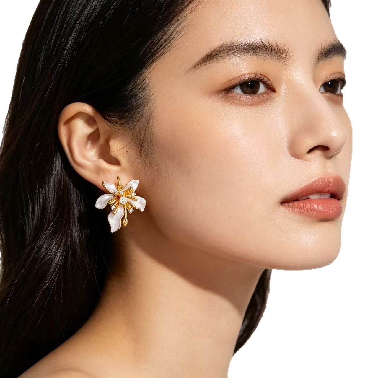 Flower Clips Super Beautiful Light Luxury High-grade Fashion Ear Buckle