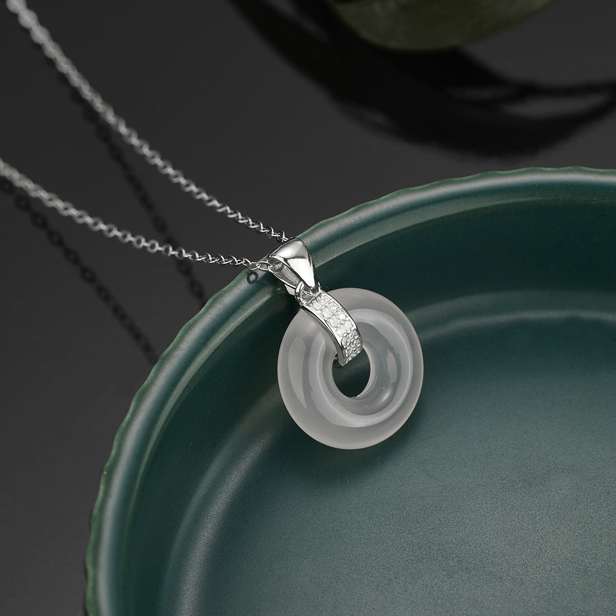 Sier Round Jade Female White Chalcedony Donut Light Pendants