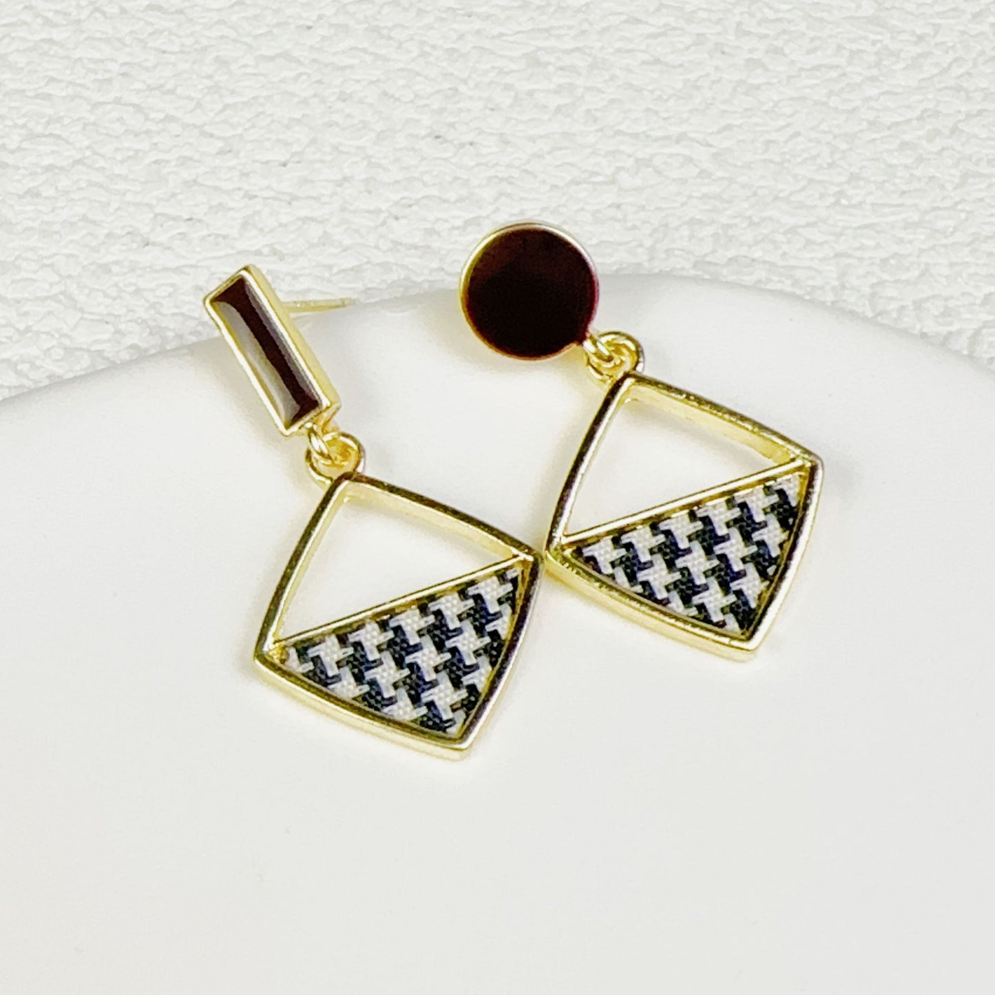Women's Light Luxury Chessboard Plaid Love Heart Earrings