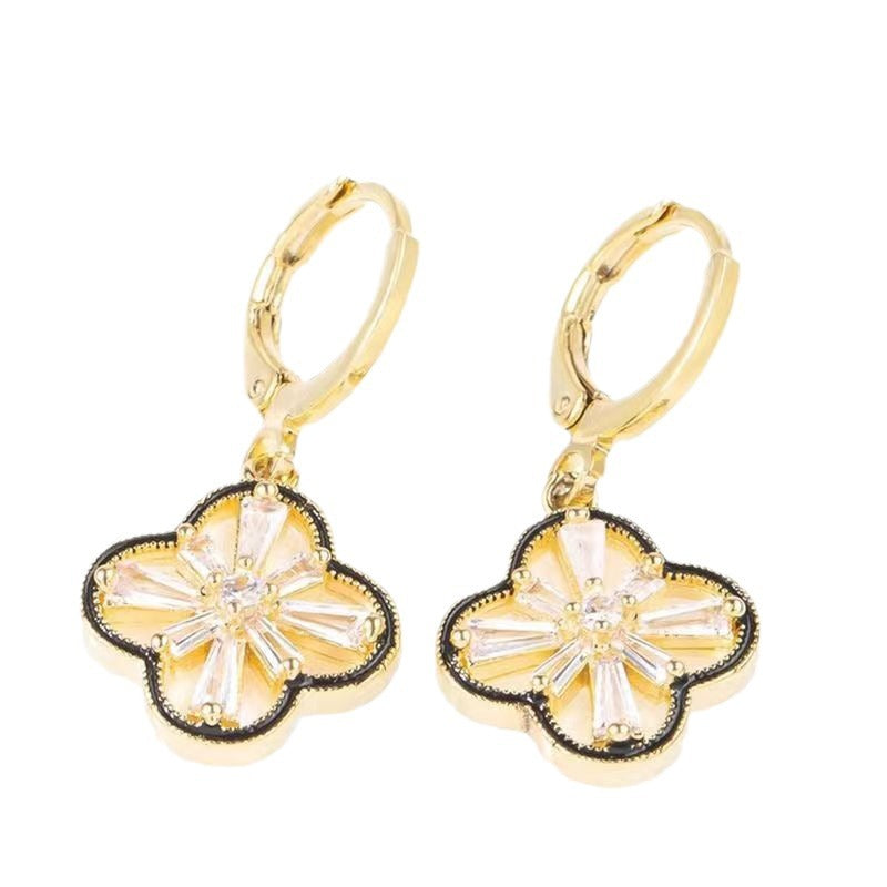 Four-leaf Clover Personalized Minority Trendy Temperament Wild Light Luxury Ear Buckle