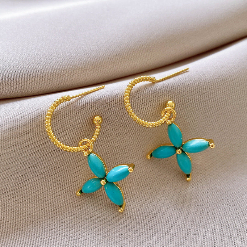 Women's Sier Needle Zircon Spiral Texture Retro Pendants