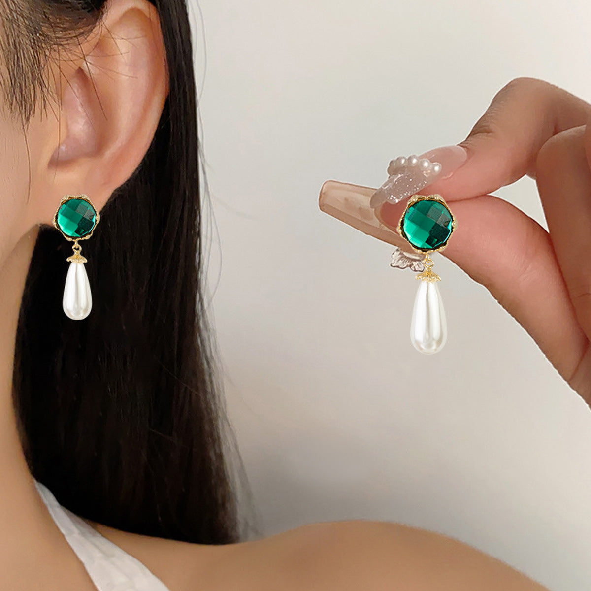 Women's Sier Needle Simple Personality Green Diamond Flower Love Heart Earrings