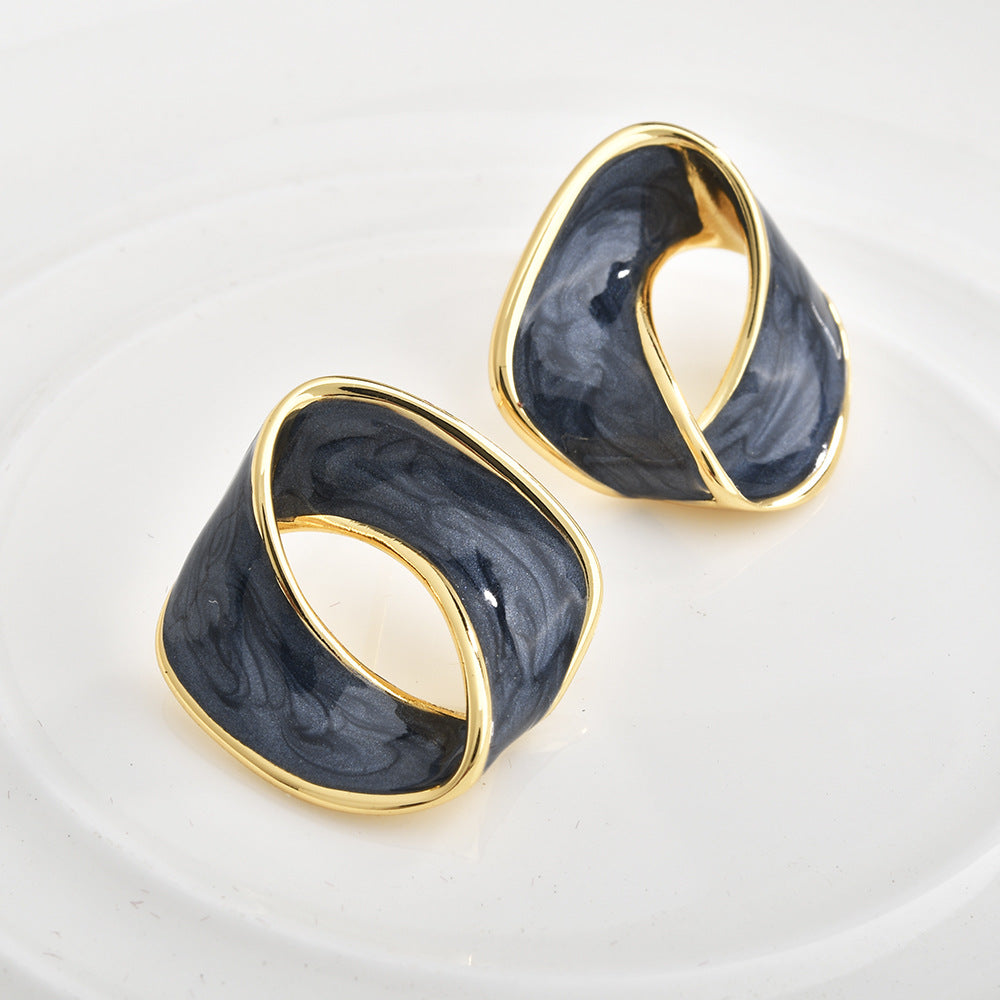 Women's Retro Simple Fashion Temperament Wild Elegant Light Luxury High-grade Personalized Stud Earrings
