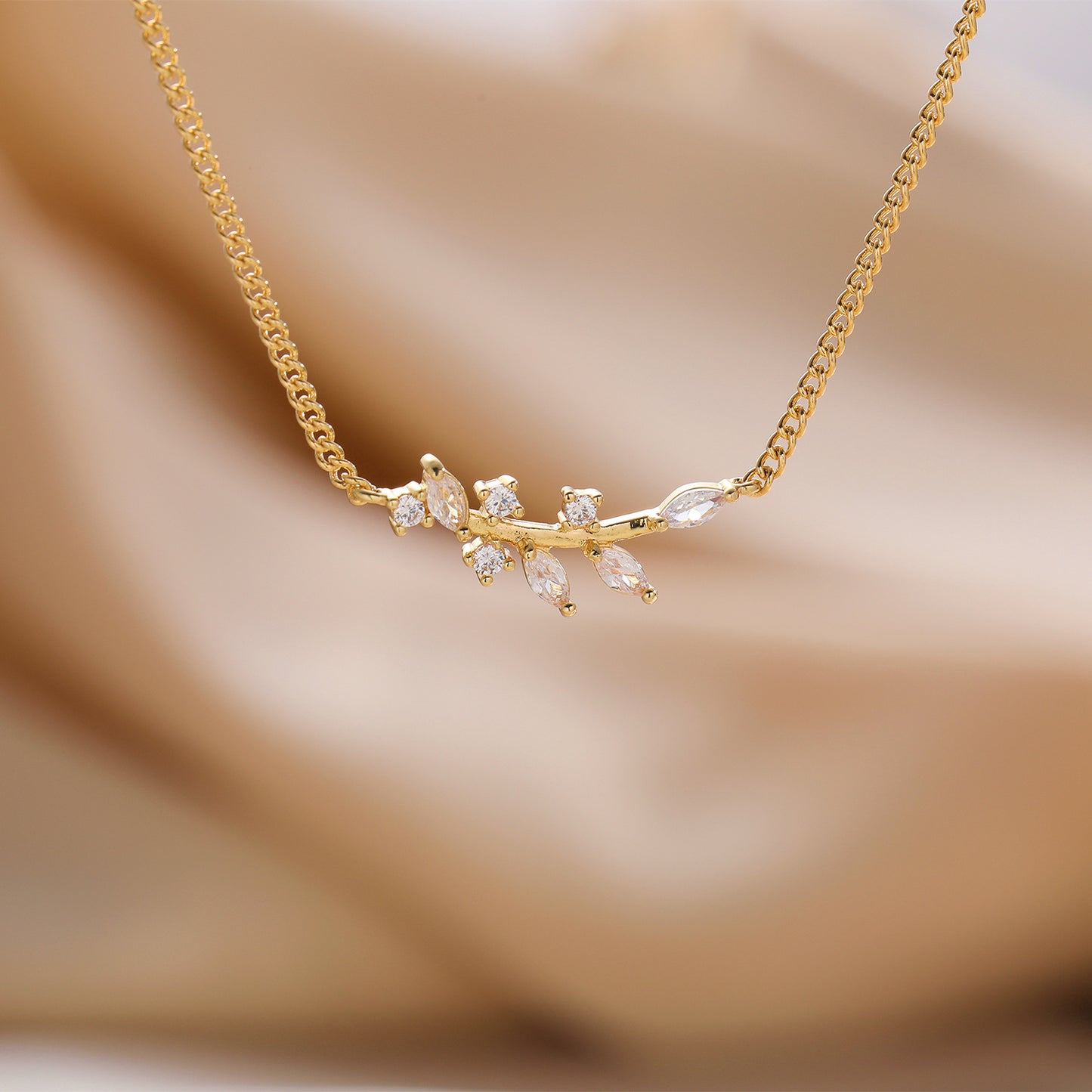 Women's Elegant Special Interest Light Luxury Clavicle Chain Necklaces