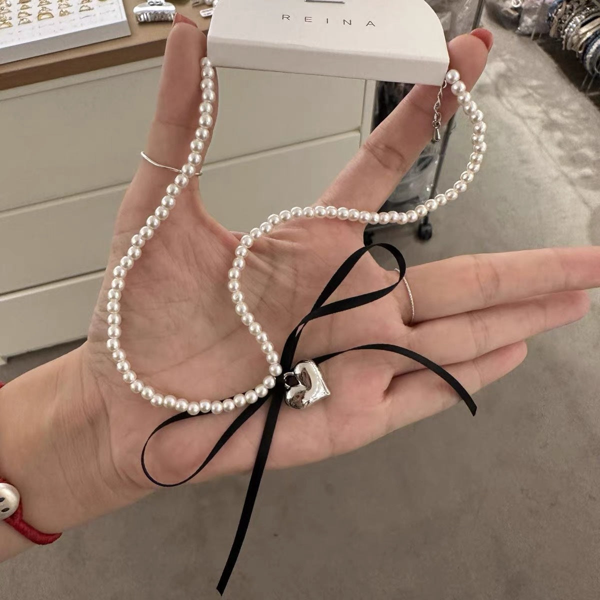Three-dimensional Metal Love Ribbon Bow Pearl Design Necklaces