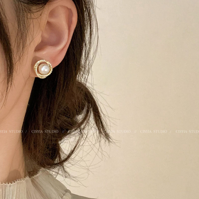 Women's French Style Vintage Pearl For Light Earrings