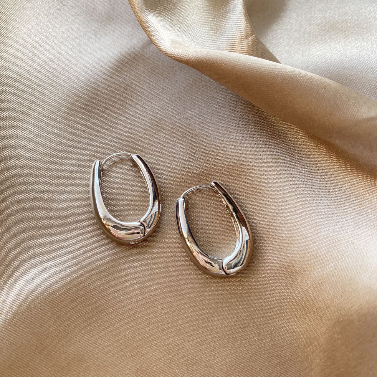 Women's Metal Simplicity Geometric Cold Style High-grade Light Luxury Earrings