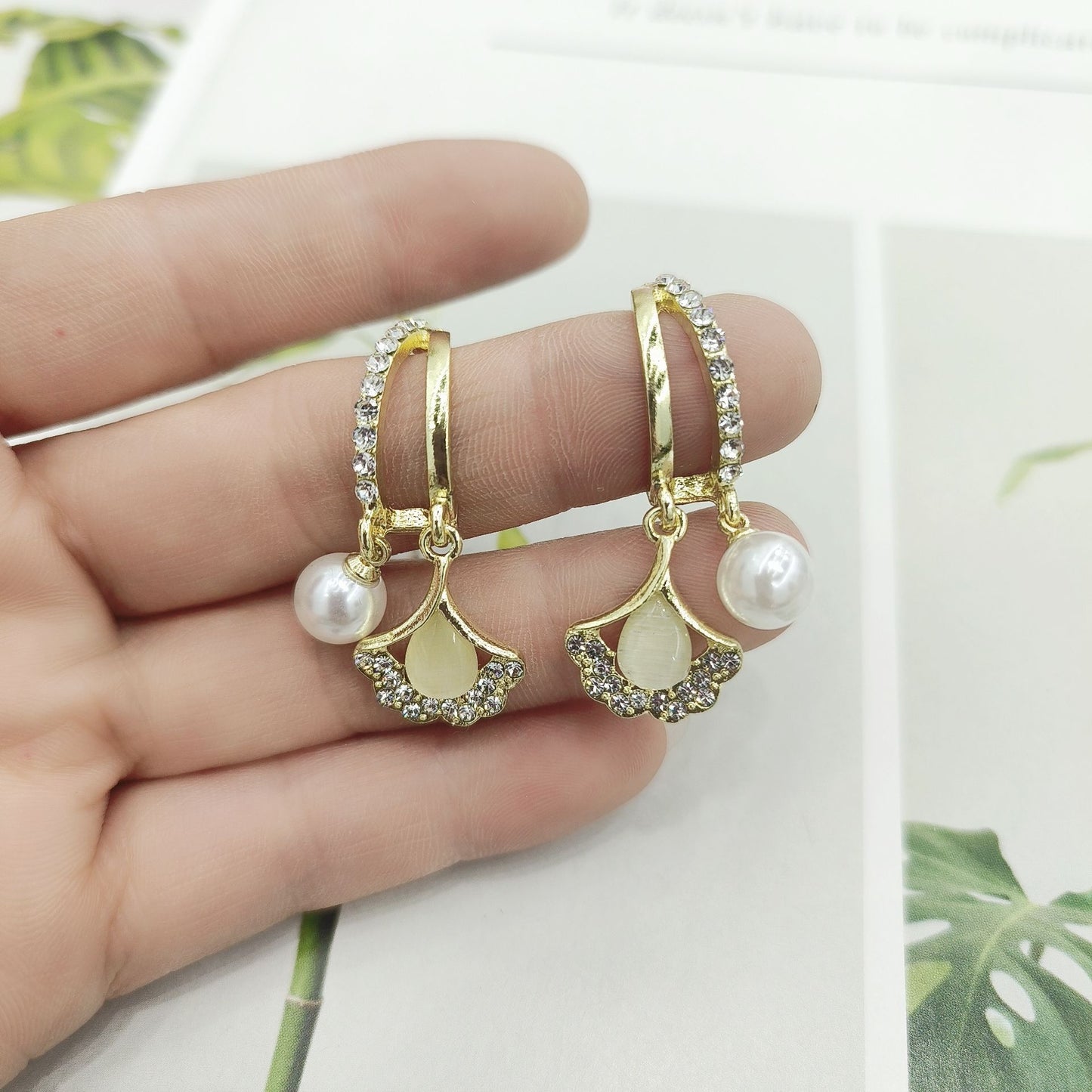 Leaf Water Zircon Ear Buckle Fashionable Earrings