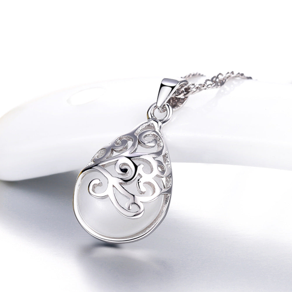 Women's Sier Plated Moonlight Opal Fashion Love Pendants