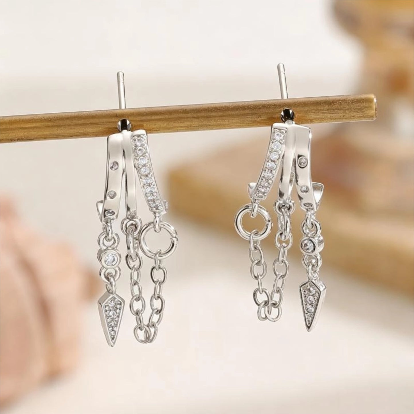 Women's Luxury Fashion Electroplated Personalized Creative Design Inlaid Zircon Sense Stud Earrings
