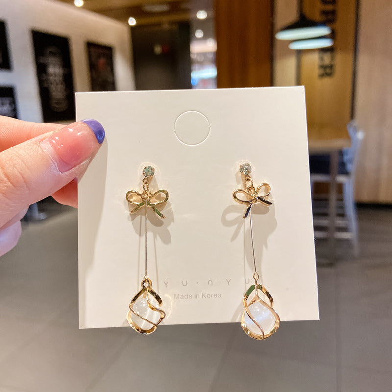 Women's Korean Style Metal Alloy Pearl High-grade Long Stall Light Stud Earrings