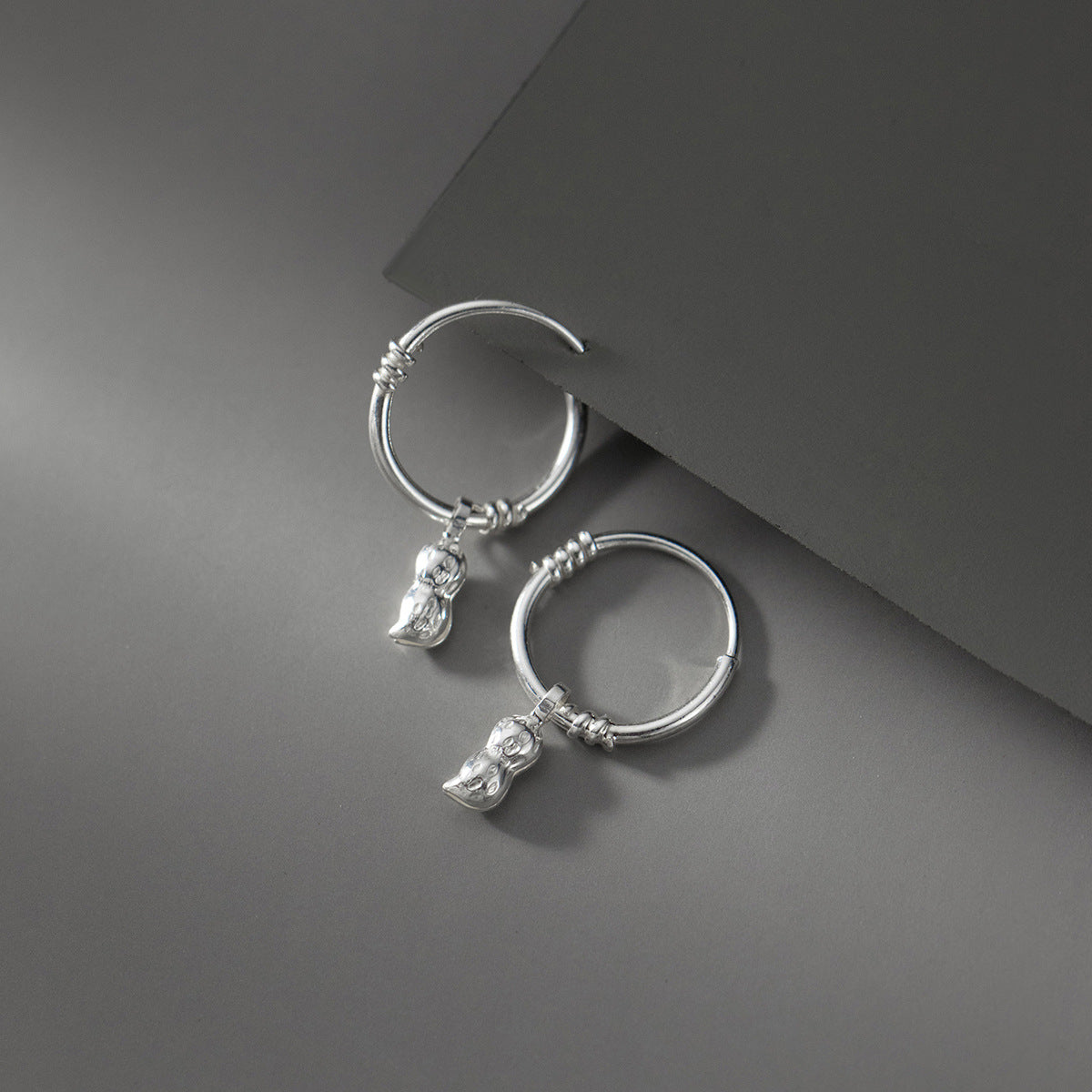 Love Lodge Foot Sier Style Bends Earrings