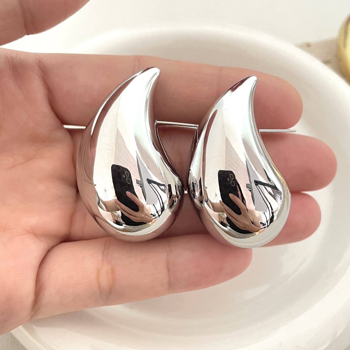 Exaggerated Hollow Water Drop Niche Personality Earrings