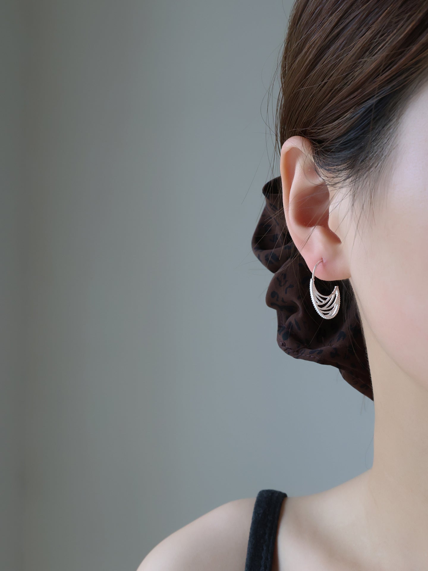 Women's Dotted Line Hollow Texture Design Light Luxury High Sense Ear Earrings