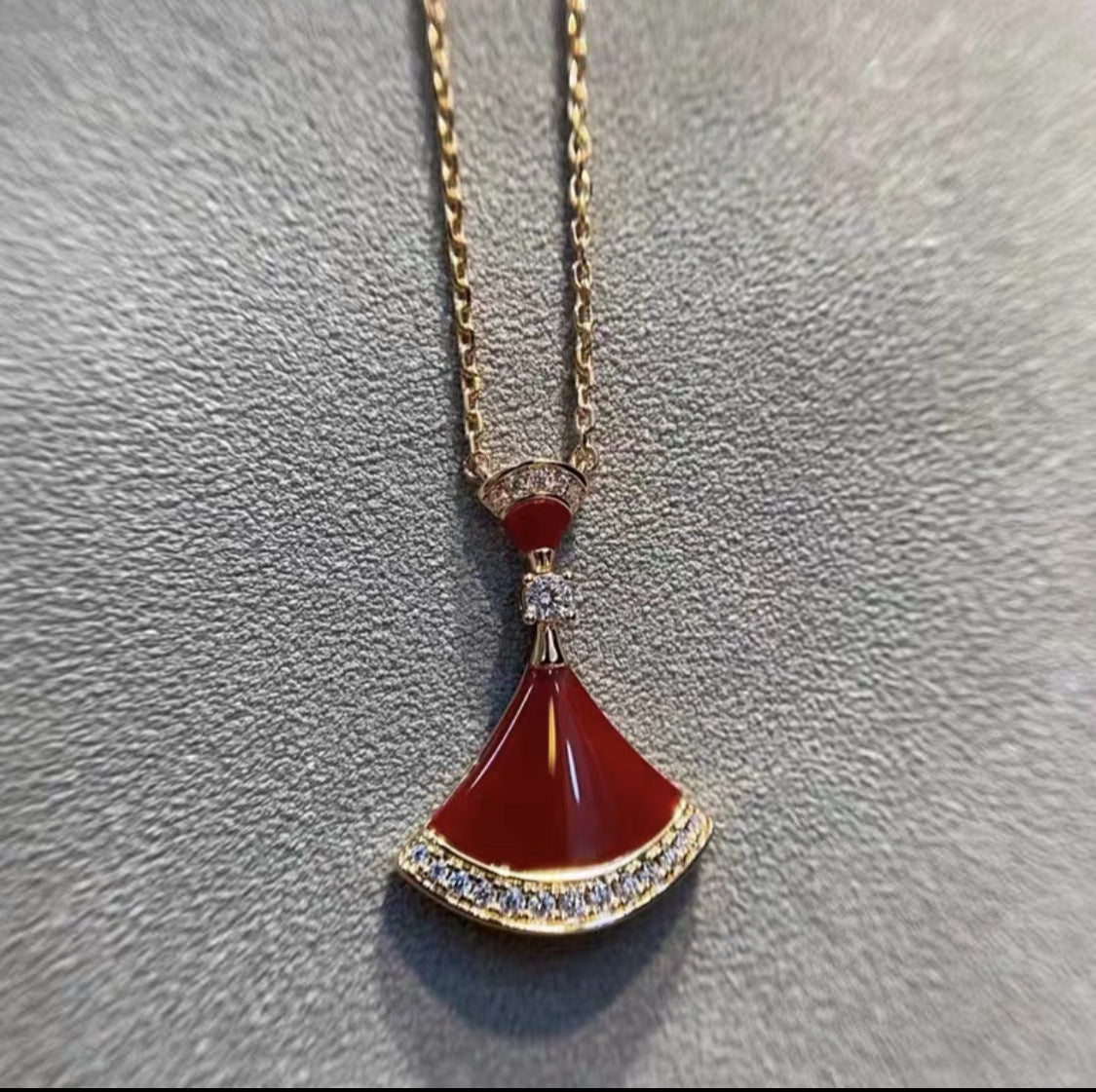 Women's Bao J High Quality V Gold Necklaces