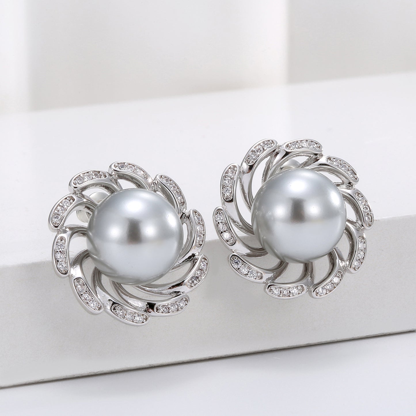 Women's Aloofness Style Suit Design Delicate Diamond Elegant Earrings