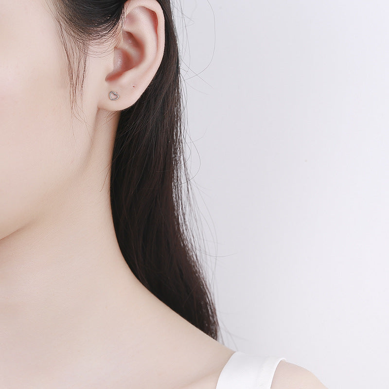 Women's Hollow Heart Shape For Simple Compact Exquisite Earrings