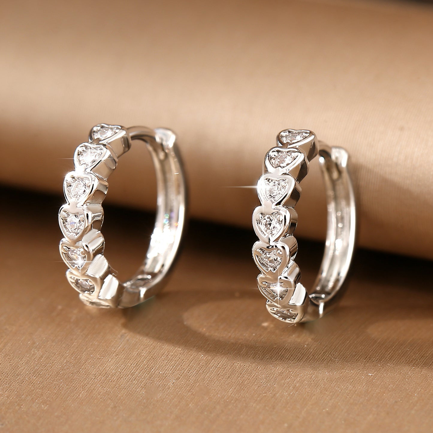 Gang Drill Shiny Zircon Heart-shaped Row Inlaid Sweet Feeling Full Ear Buckle