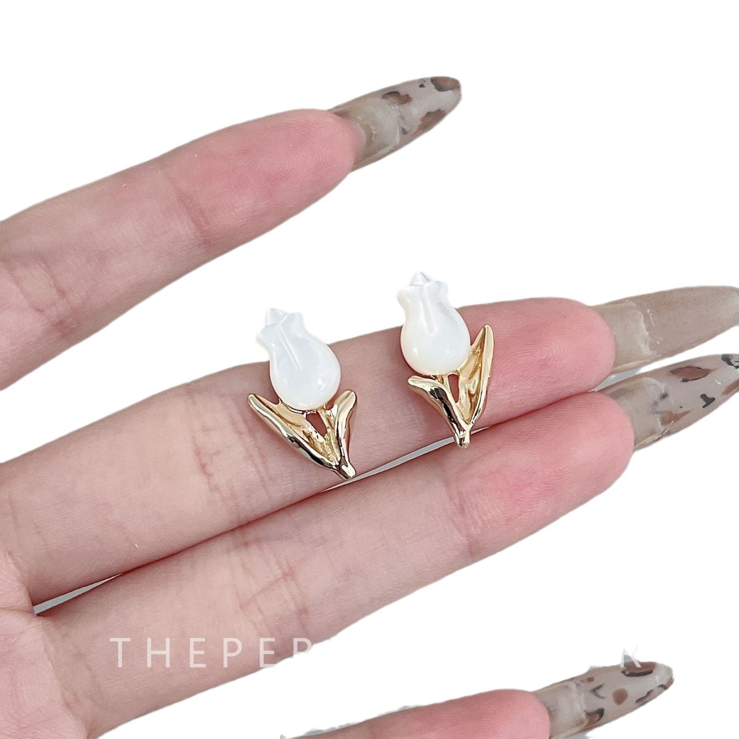 White Shell Tulip Light Luxury Premium Trendy Earrings